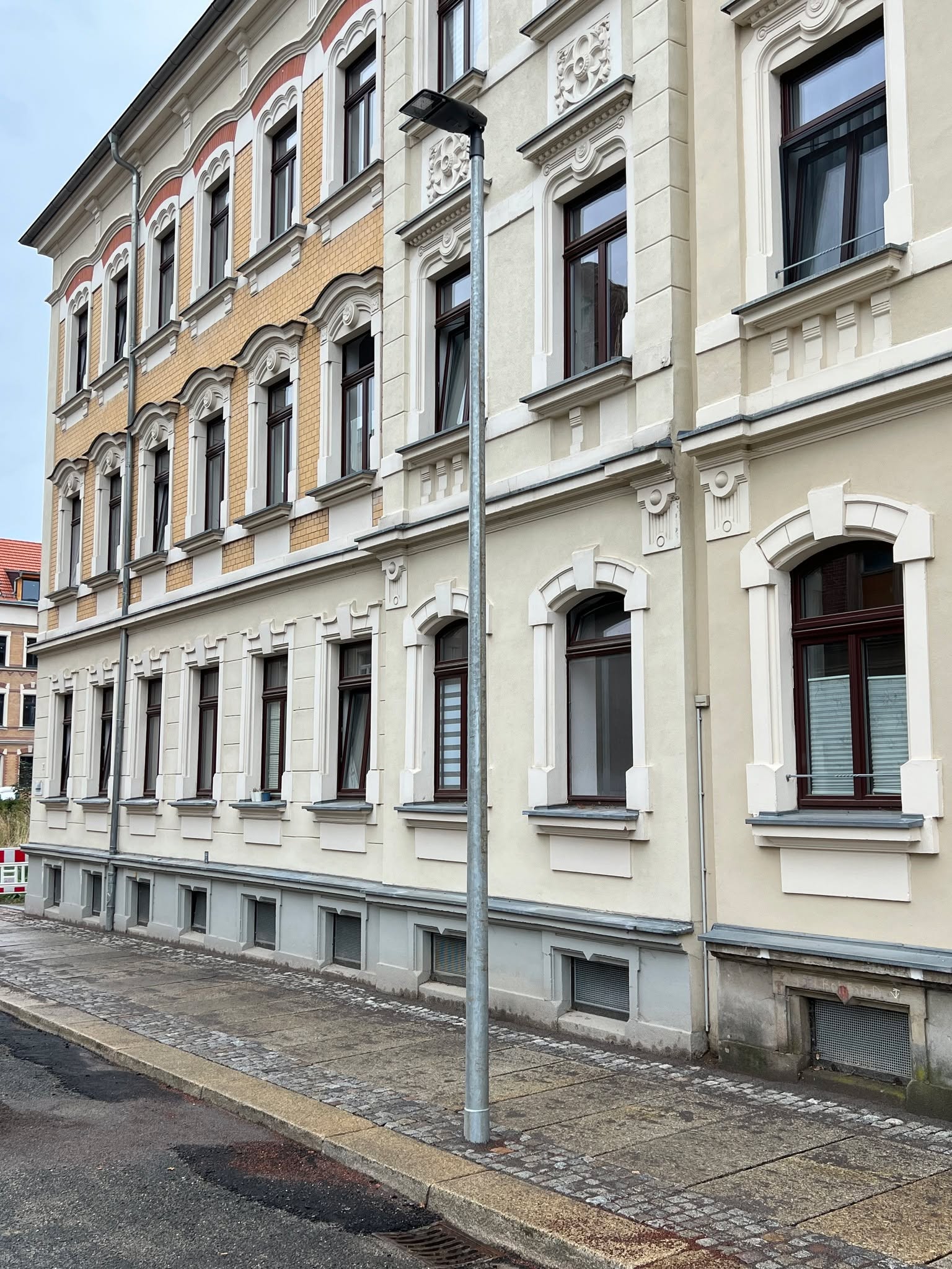 Verzinkter Stecken als Ersatz für historische Gaslaterne